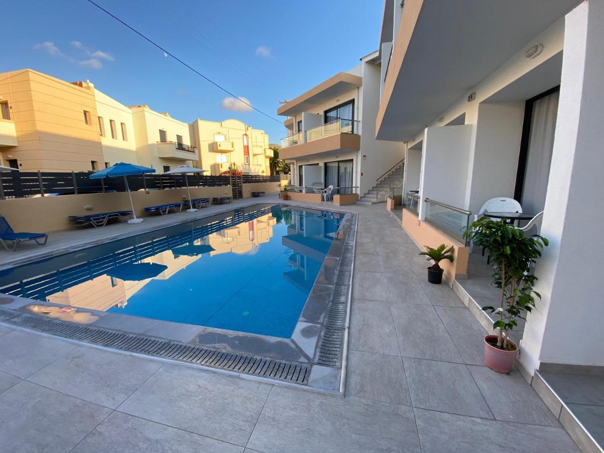 Chambre Triple - Vue sur la Piscine
