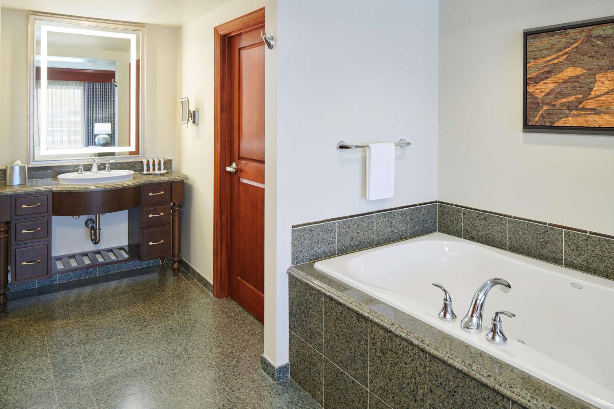 Two-Bedroom Penthouse Suite,1281682210:JPEG