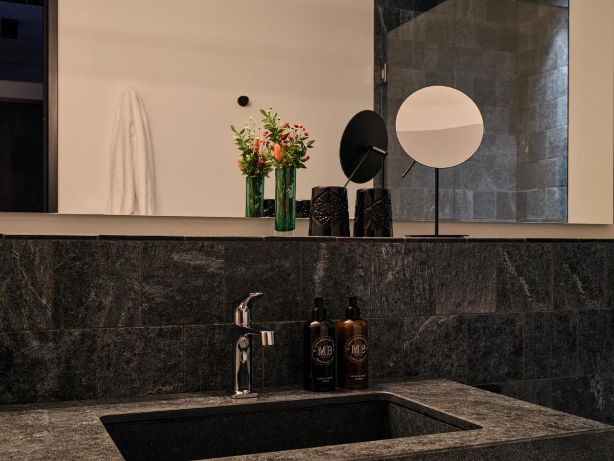 One-Bedroom Apartment,1308236881:JPEG