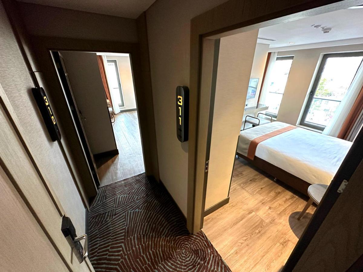 Family Room,1350625663:JPEG