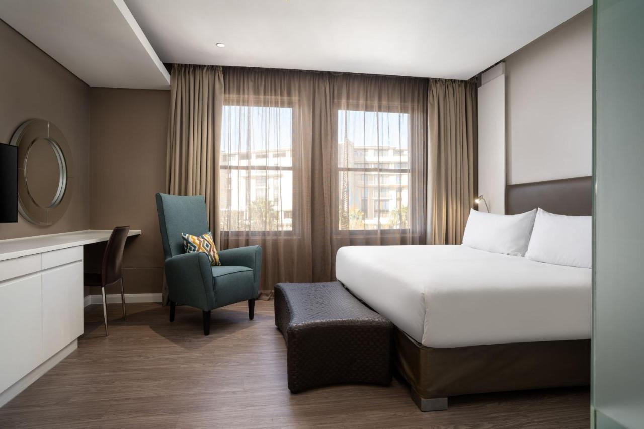 Large Deluxe Guest Room with King Bed