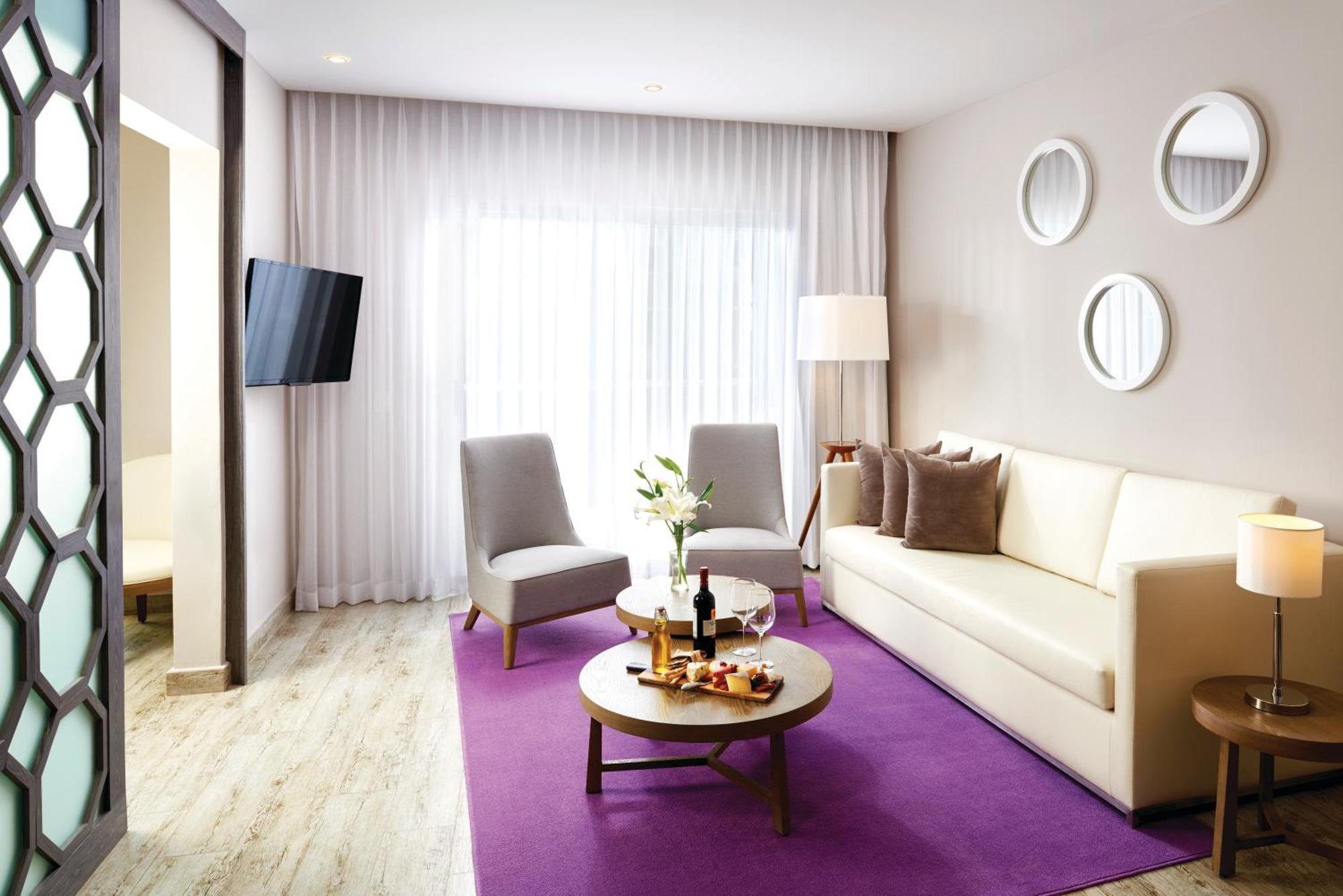 Two-Bedroom Suite,1523784928:JPEG
