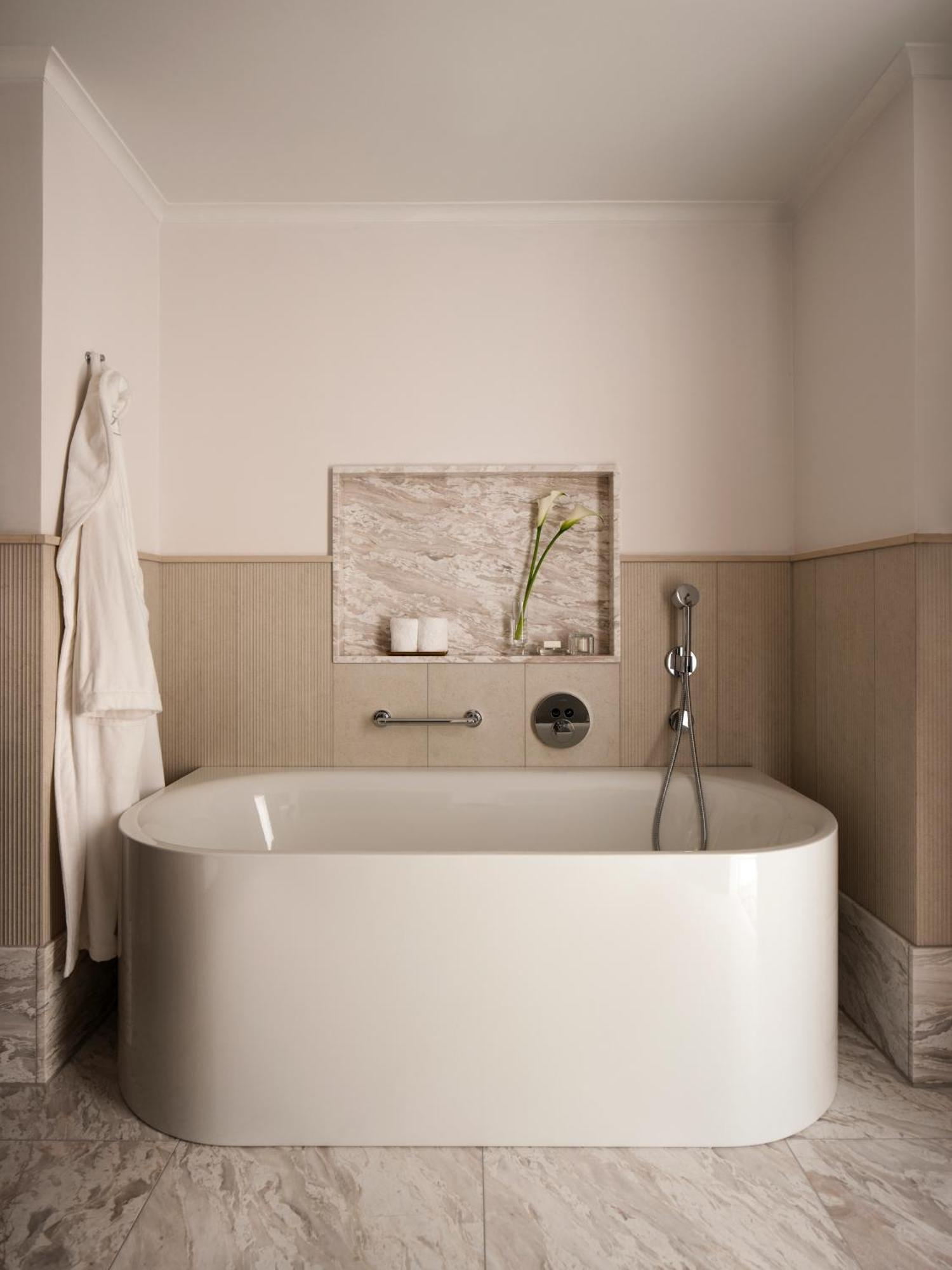 Premier Room King,1724860051:JPEG