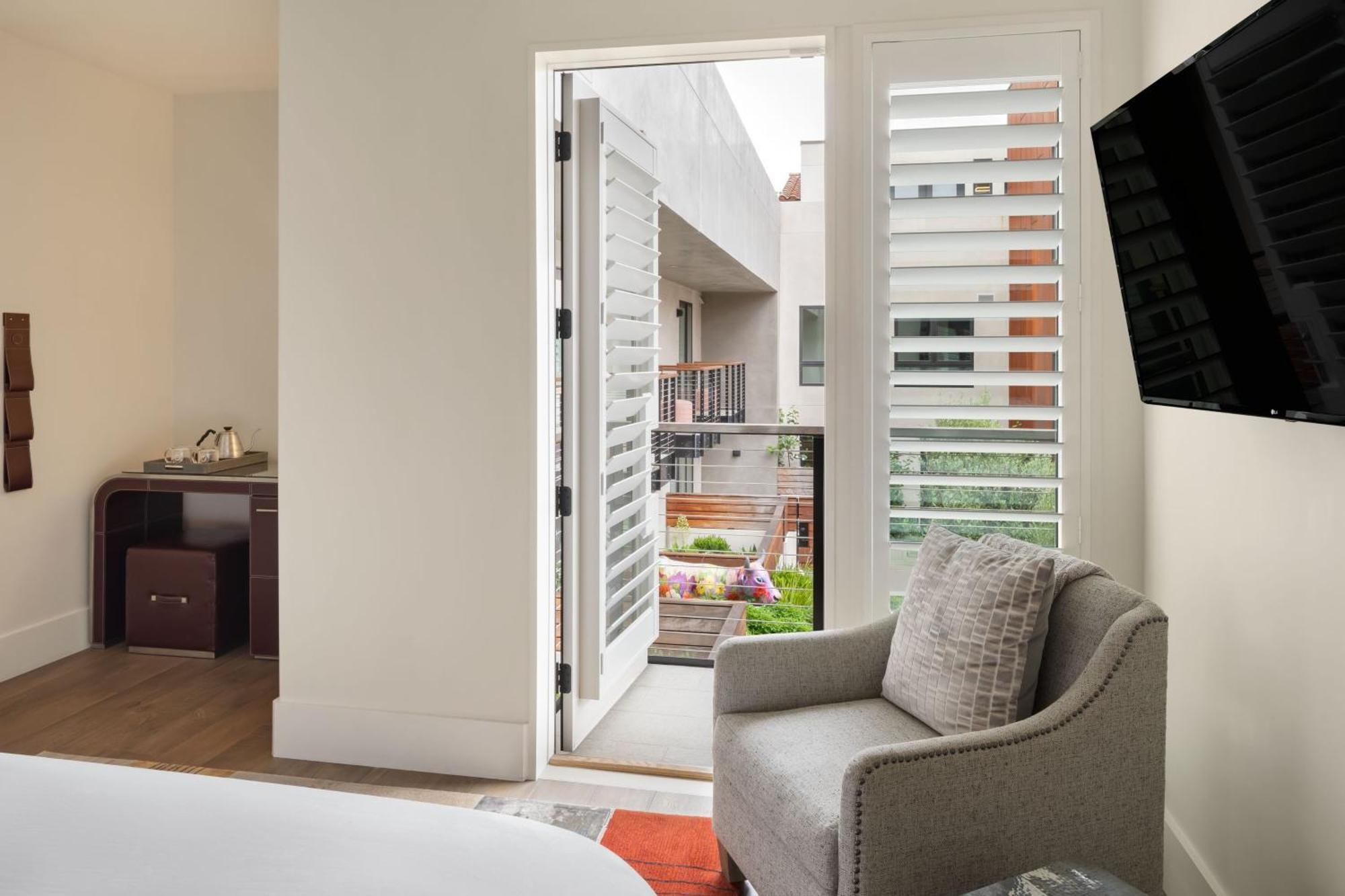 King Room with Garden View and Balcony