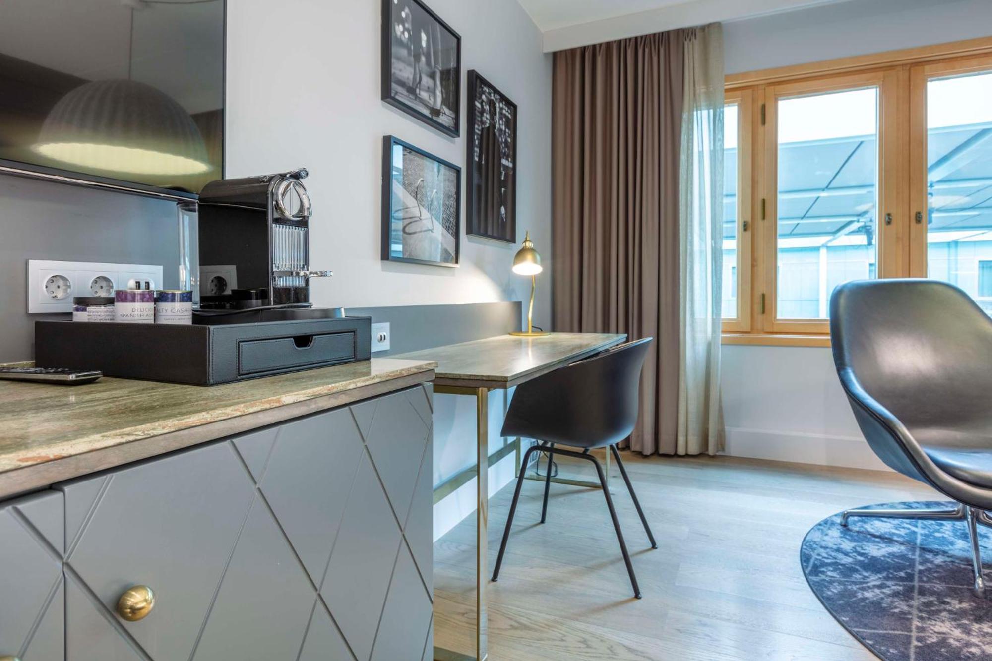 Superior Room,1645011583:JPEG