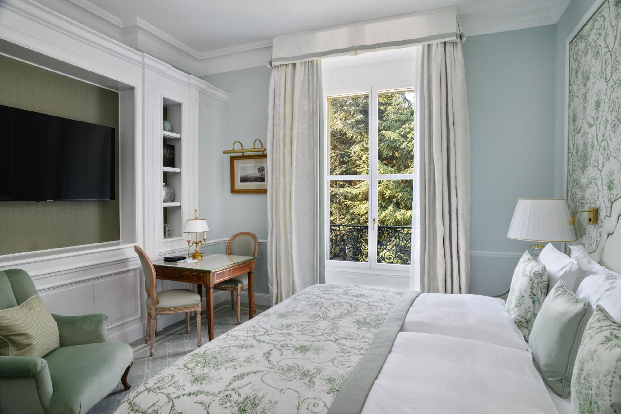 Superior Double Room with Garden and City Views