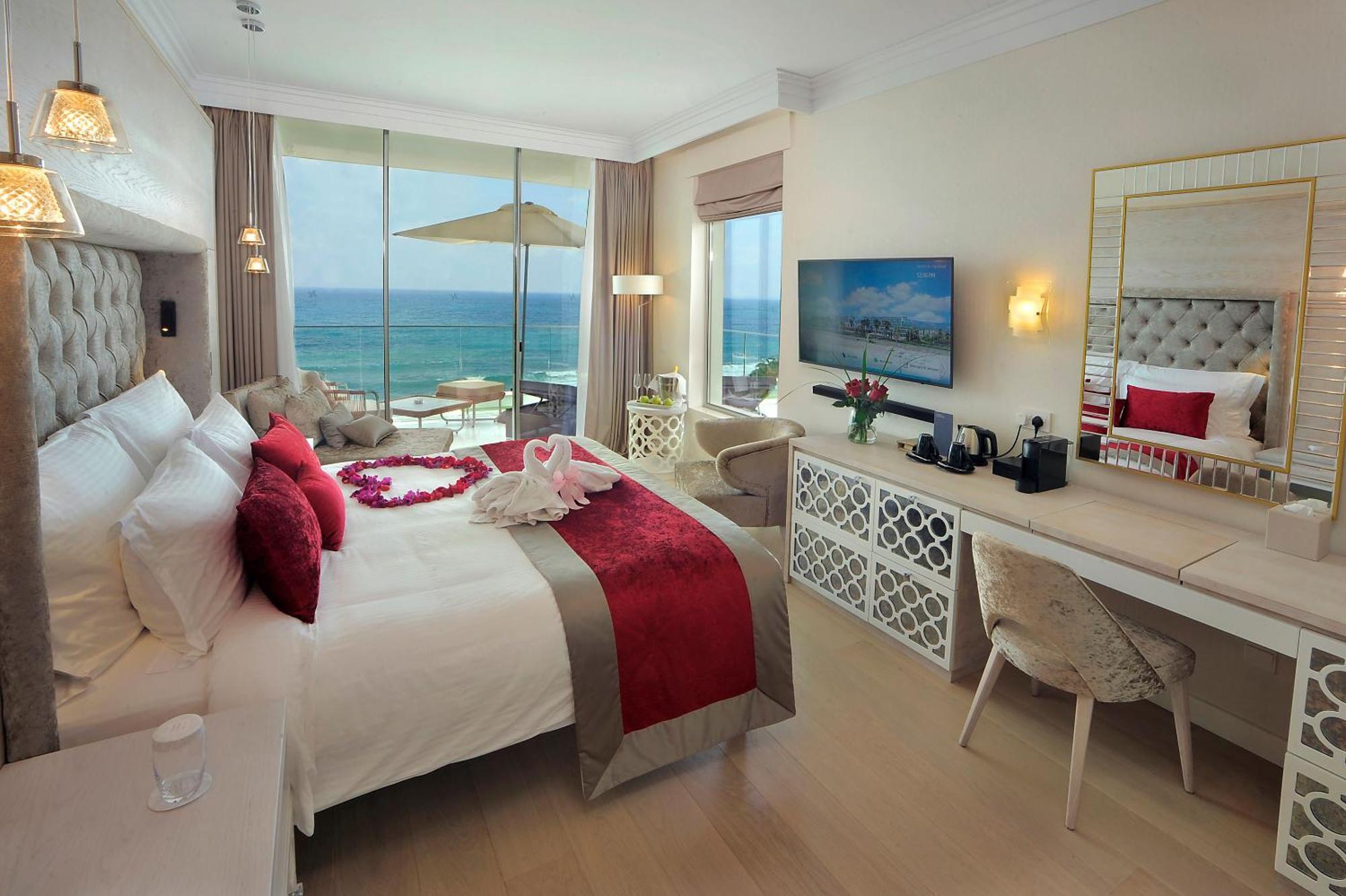 Honeymoon Suite,1671904777:JPEG