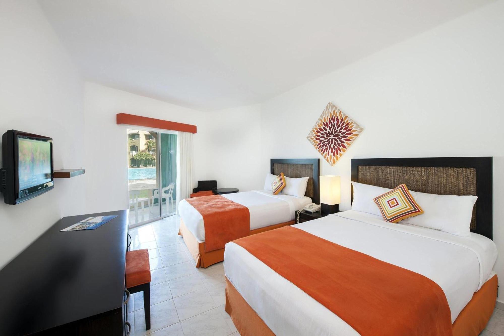 Deluxe Double Room - Mobility Accessible with Pool View and Balcony or Terrace/Non-Smoking
