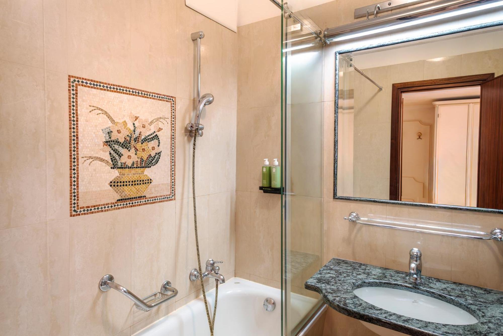 Deluxe Double or Twin Room - Mountain Side,1746826999:JPEG