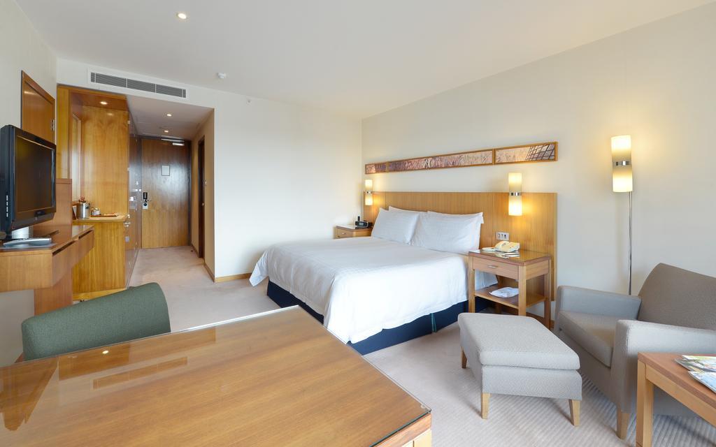 Premier River King Room