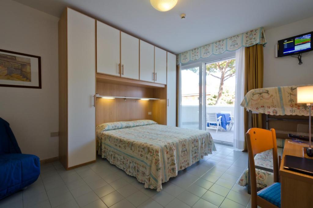 Deluxe Quadruple Room,446266050:JPEG