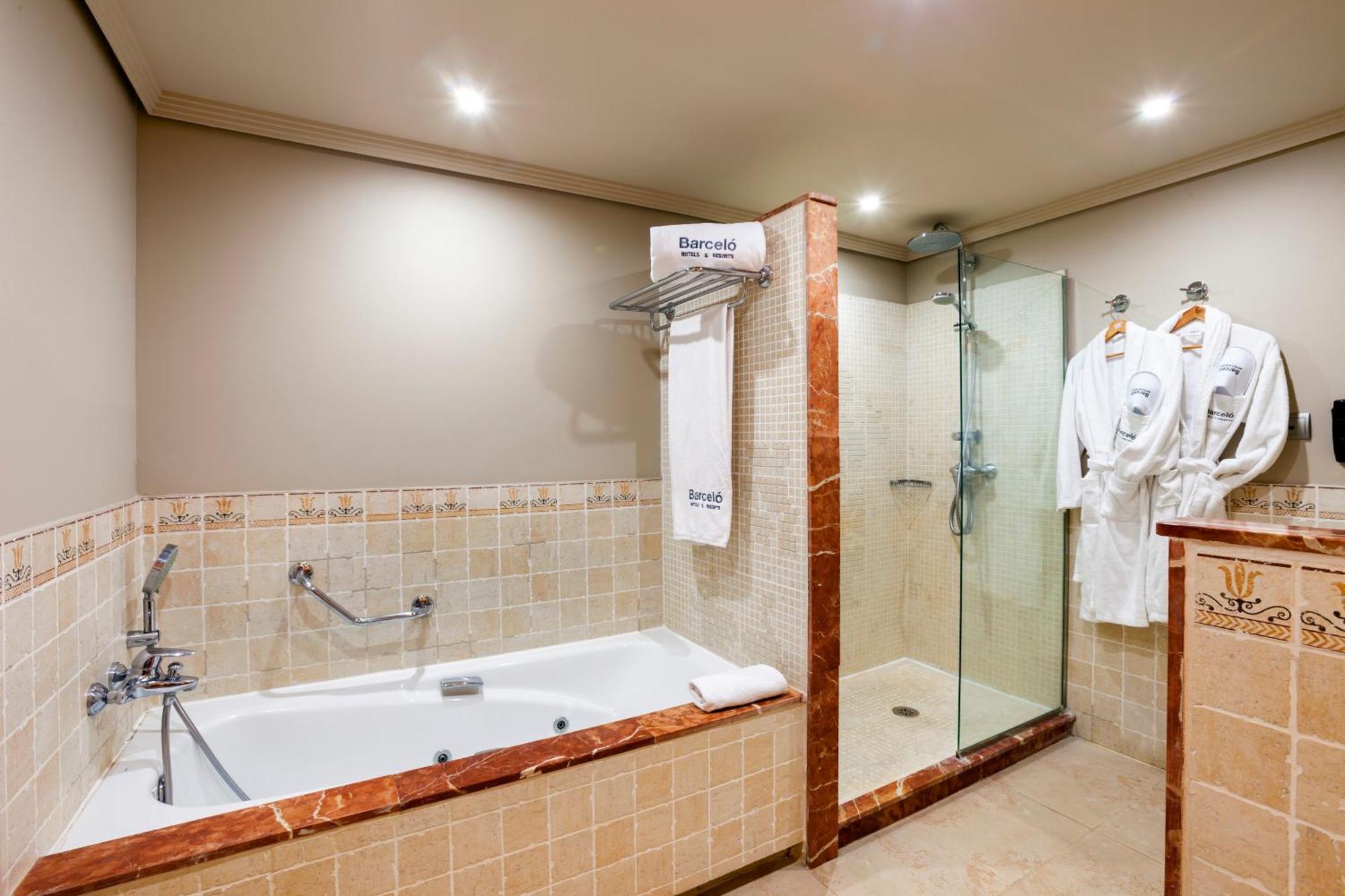 Family Junior Suite  (3 Adults + 1 Child),704522227:JPEG