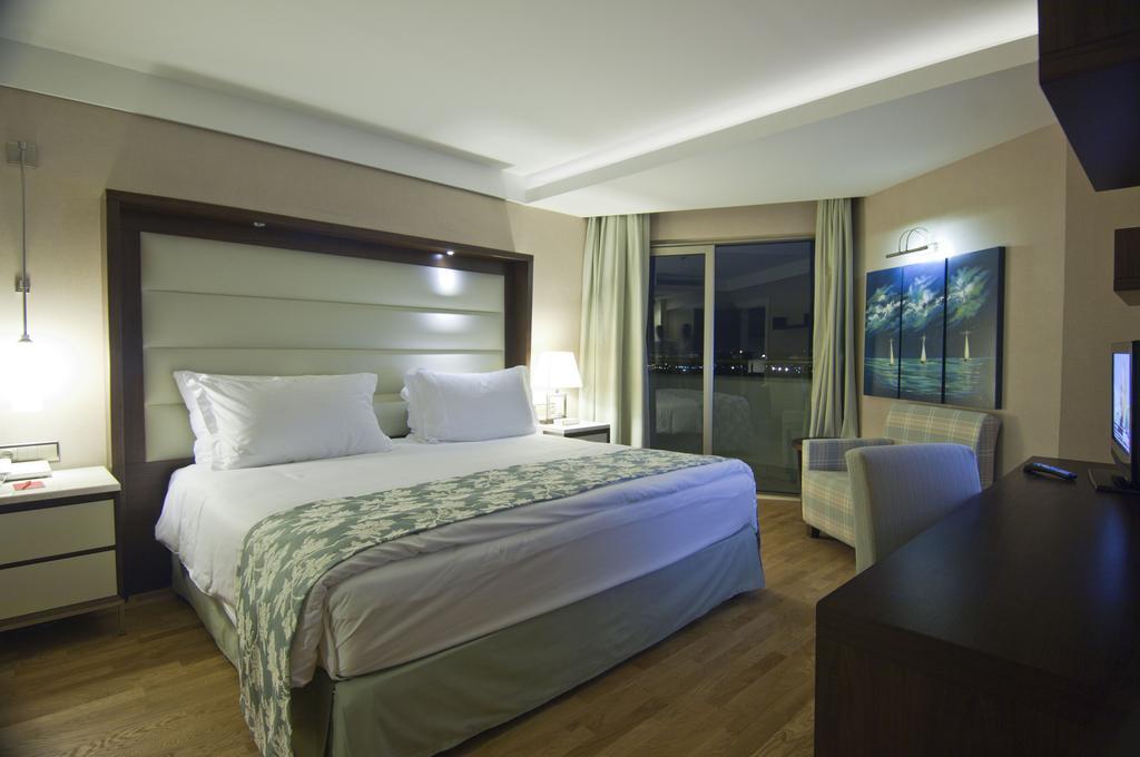 Chambre de Luxe - Vue Latérale sur Mer