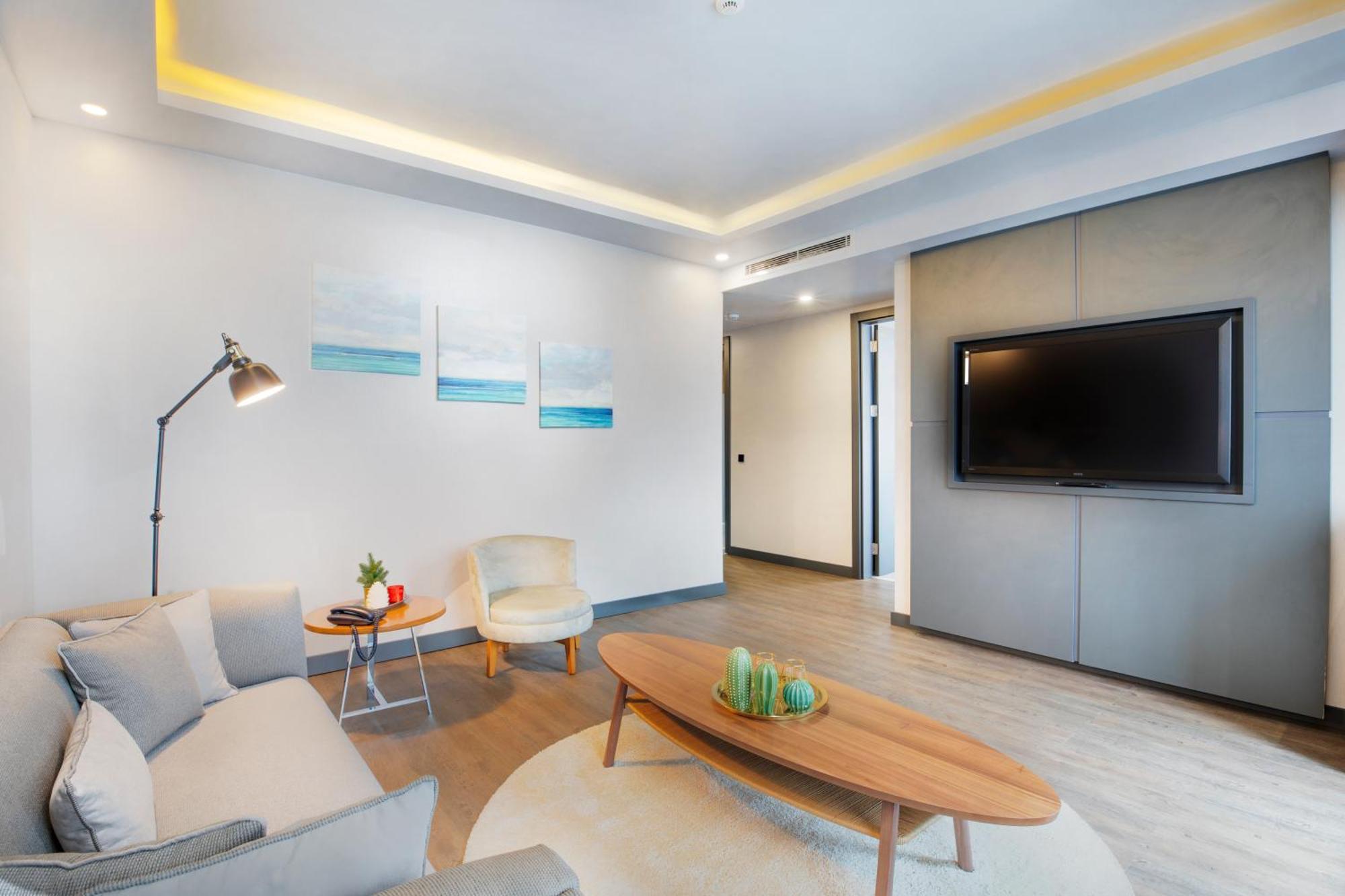 King Suite with Terrace,833718614:JPEG