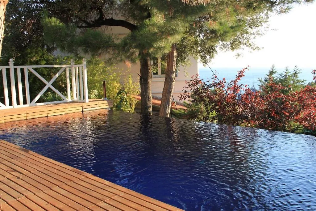 La LUNA - VILLA D'ARCHITECTE B&B VUE MER ET JACUZZI-1
