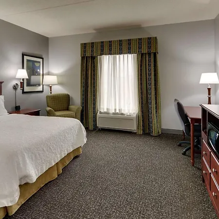 Hampton Inn & Suites Indianapolis-Airport-2