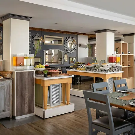 Protea Hotel By Marriott Cape Town Waterfront Breakwater Lodge-2