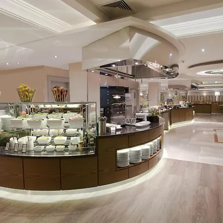 Hilton Prague Atrium-2