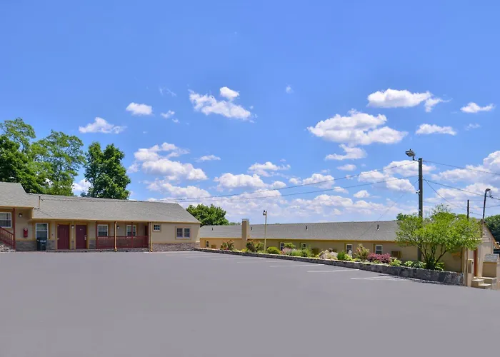 Golden Hill Inn-Danbury