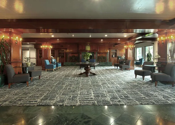 Azure Hotel&Suites Ontario Trademark Collection By Wyndham