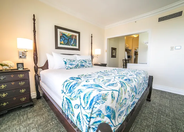 Courtleigh Hotel & Suites