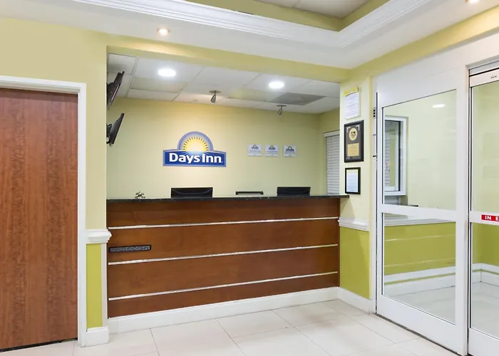 Days Inn & Suites By Wyndham Savannah North I-95