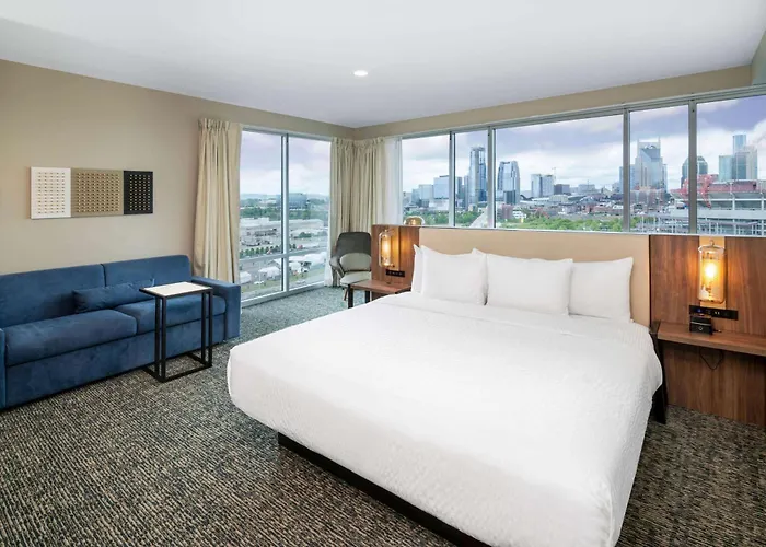 La Quinta Inn & Suites By Wyndham Nashville Downtown Stadium