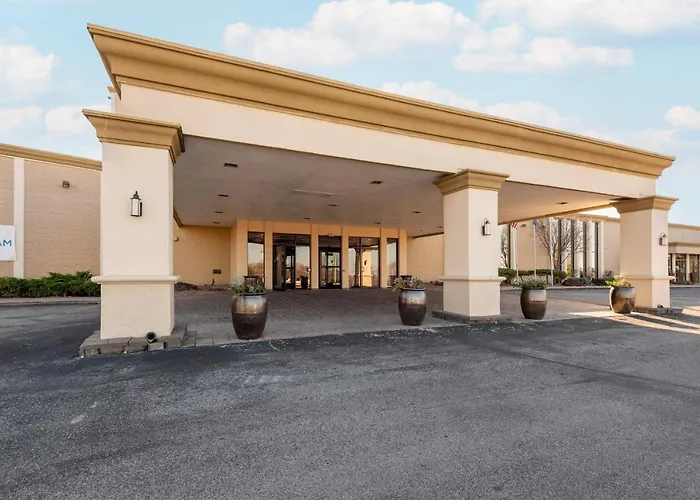 Wyndham Omaha Hotel - West Dodge
