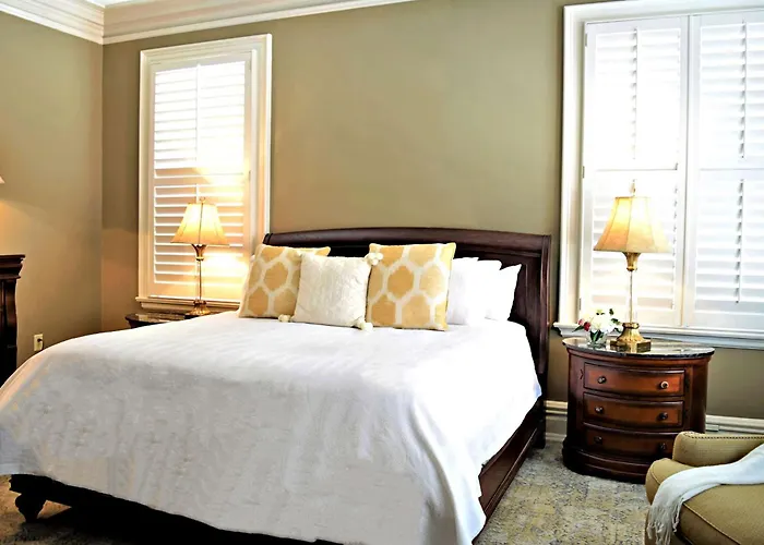 Jh Adams Inn, Trademark Collection By Wyndham