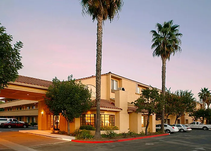 Holiday Inn Express Simi Valley By Ihg