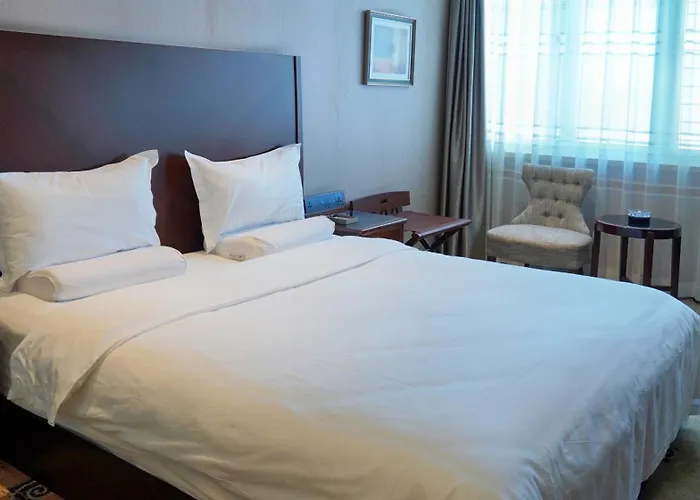 Sun Moon Lake Hotel Dalian大连火车站店