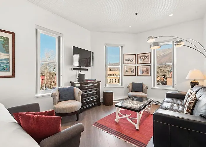 Independence Square Unit 303, Corner Studio With Premier Finishes, Downtown Location