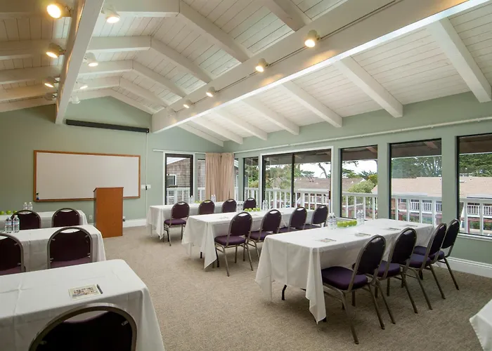 Lighthouse Lodge & Cottages