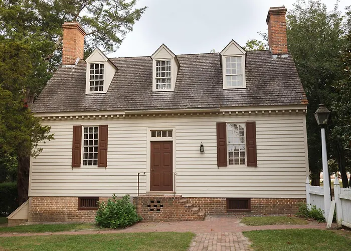 Colonial Houses, An Official Colonial Williamsburg Hotel