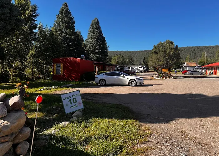 Historic Mora Inn & Rv Park
