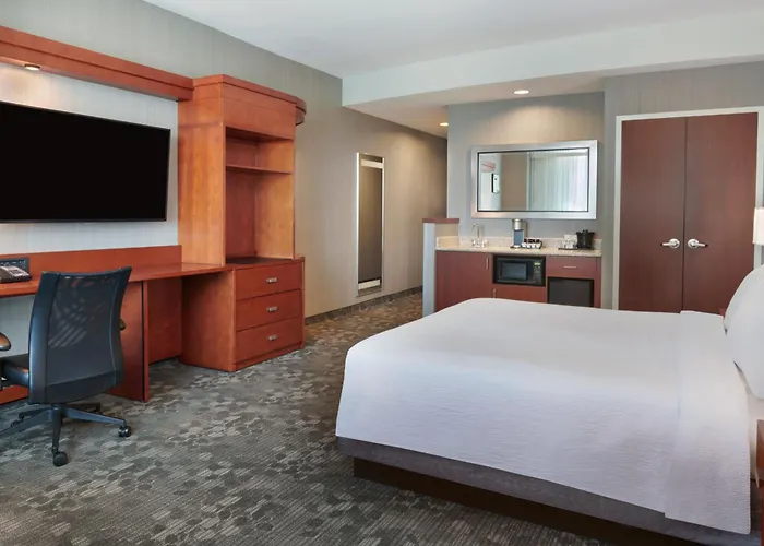 Courtyard By Marriott Ottawa East