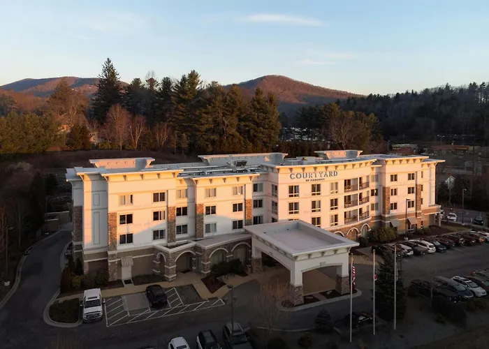 Courtyard By Marriott Boone