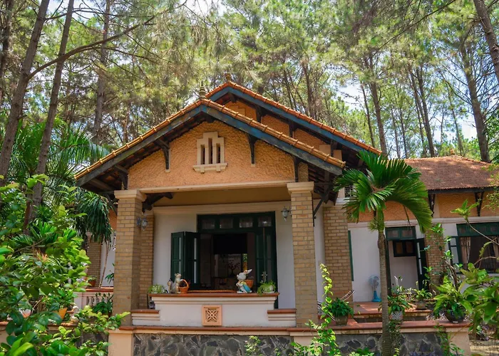 Pine Hill Villas & Camping
