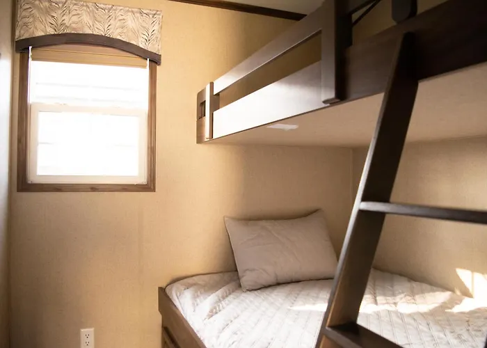 Vine Ridge Resort - Cottages