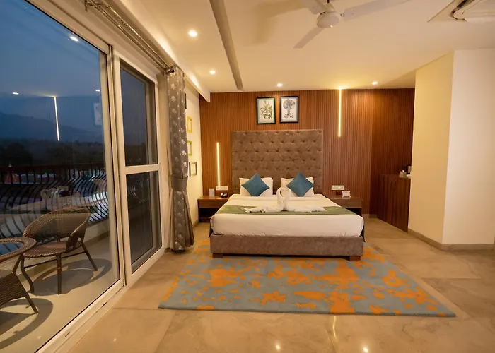 Holywater Hotel By Ganga Kinare #150 Mts From Ganga Ghat Rishikesh