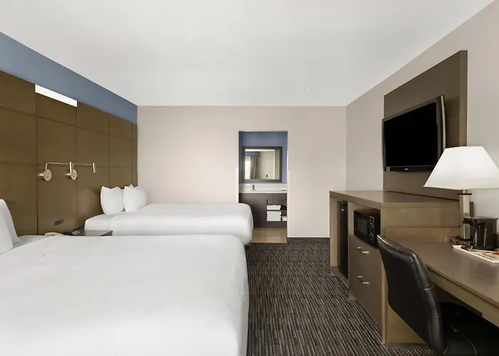 Travelodge Inn & Suites By Wyndham Anaheim On Disneyland Dr