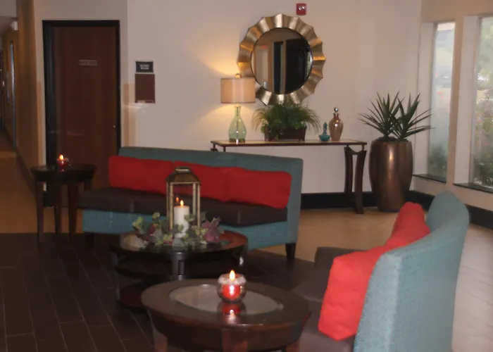 Club Hotel Nashville Inn & Suites