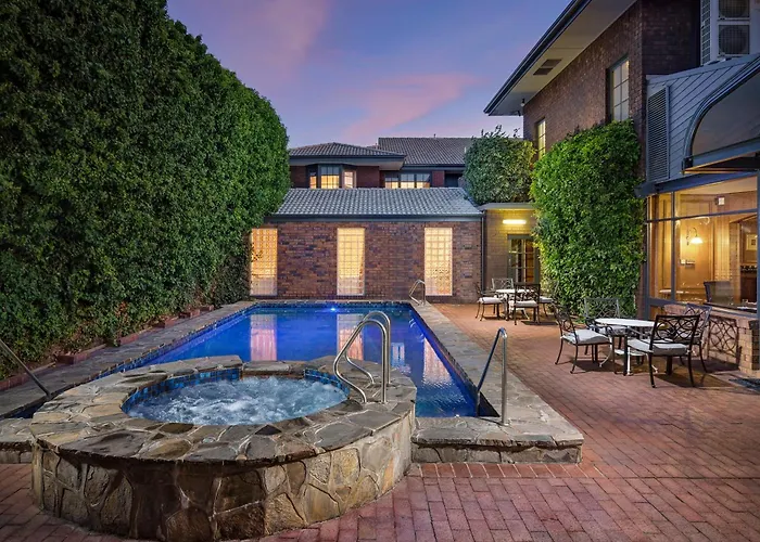 Adelaide Inn