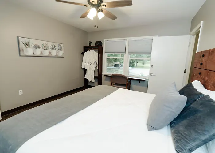 Sonlit Retreats