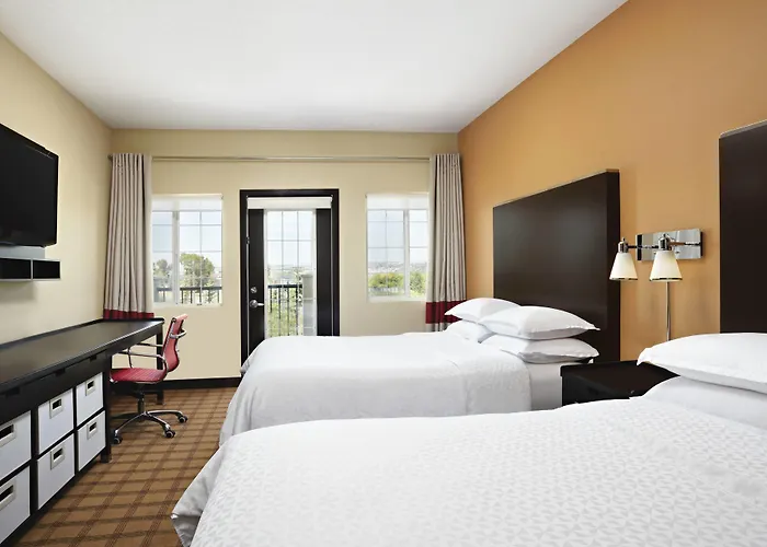 Four Points By Sheraton Hotel & Suites Calgary West