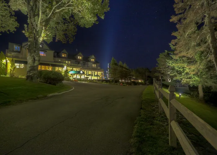 Spruce Point Inn Resort And Spa