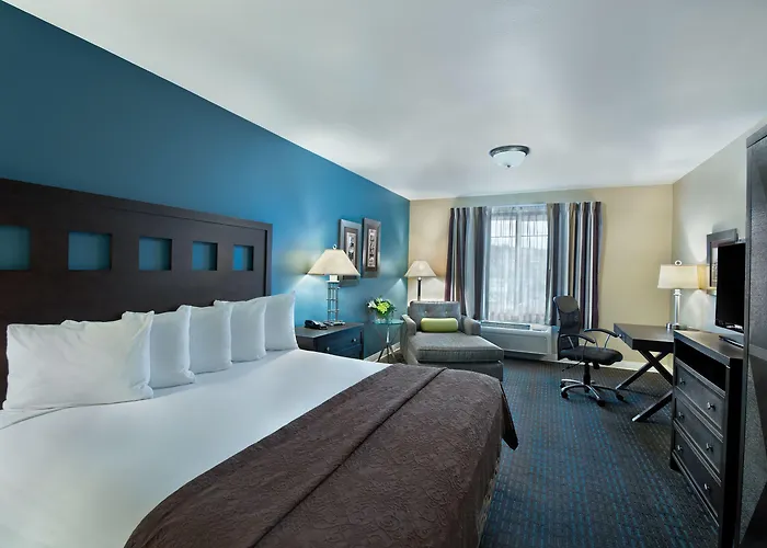 Oxford Suites Silverdale