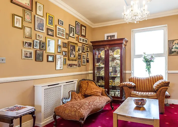 Uppercross House Hotel