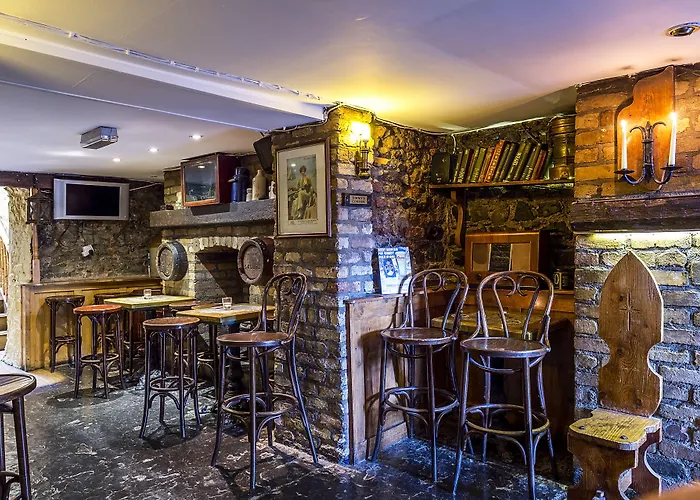Uppercross House Hotel