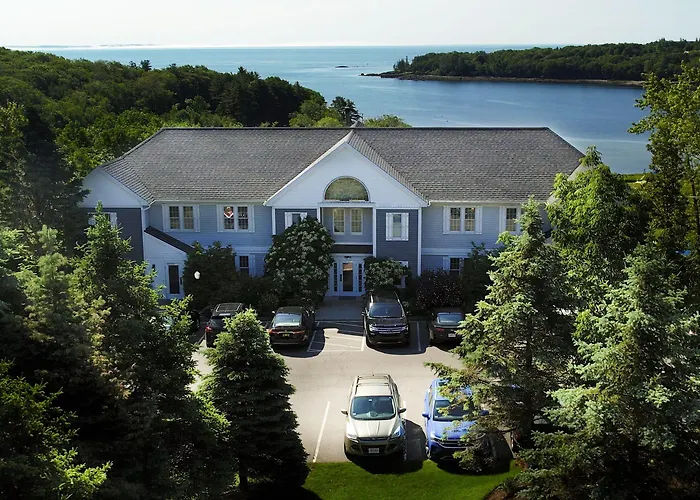 Strawberry Hill Seaside Inn